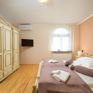 https://penthouse-aurora.in-istria.net
